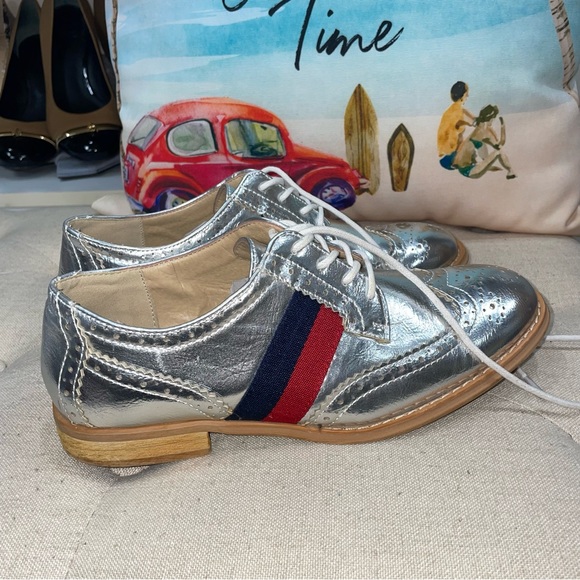 Steve Madden Women'S Blitzed Silver W/Red Stripe Lace-Up Oxford - Picture 4 of 10